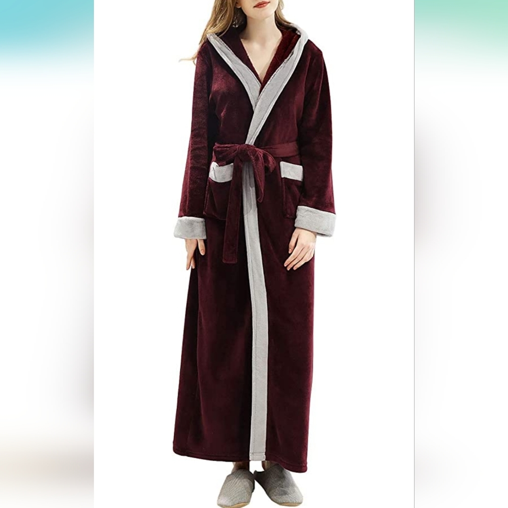 Robe - Picture 2 of 3